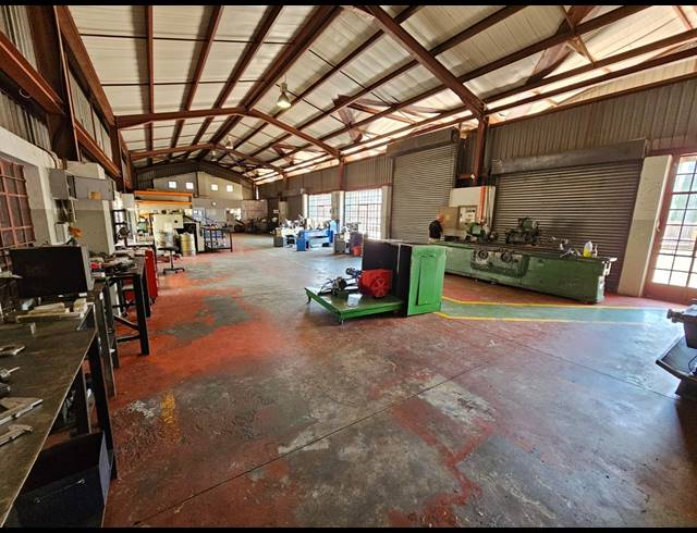 1,100M² WAREHOUSE FOR SALE IN APEX